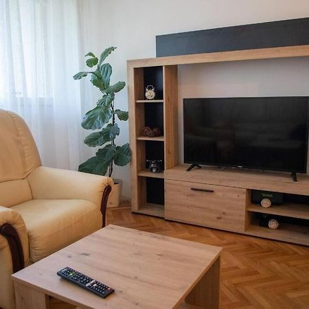Dora Apartment Ni Exterior foto